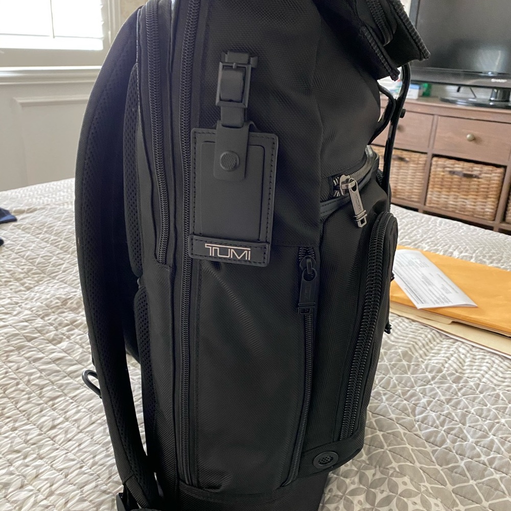 Tumi travel backpack large mens or women - Picture 2 of 8